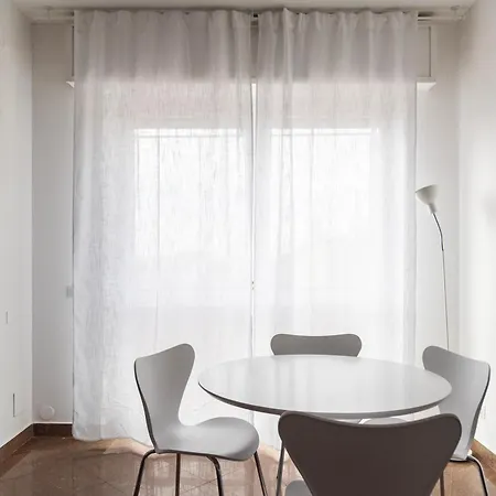 Apartment Youhosty - Paul Valery Bis Milan