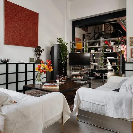 بيت للعطل Polenghi's Art Loft