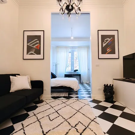 Black And White In Downtown With Ac, Wifi And Subway M1 M2 Airoport Connected, Station