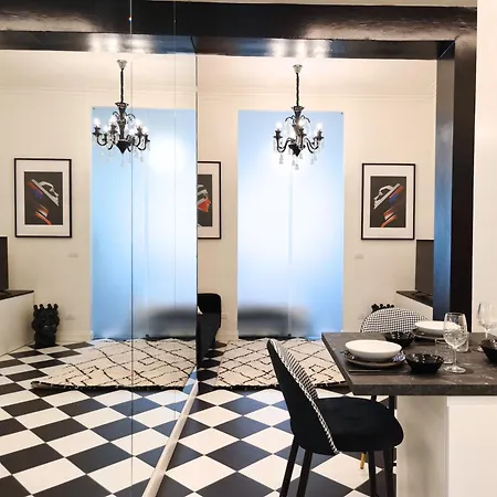 Black And White In Downtown With Ac, Wifi And Subway M1 M2 Airoport Connected, Station * ميلان