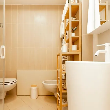 Sunny Retreat Near Metro, 12 Min To Duomo Apartment Milan