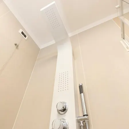 Apartment Sunny Retreat Near Metro, 12 Min To Duomo Milan