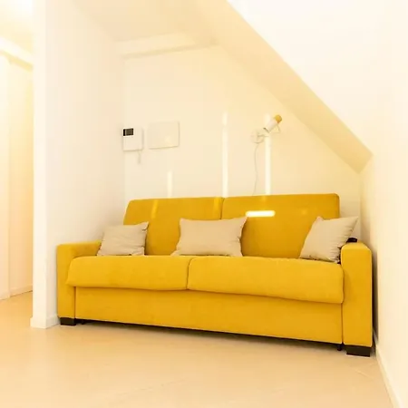 Sunny Retreat Near Metro, 12 Min To Duomo * Milan