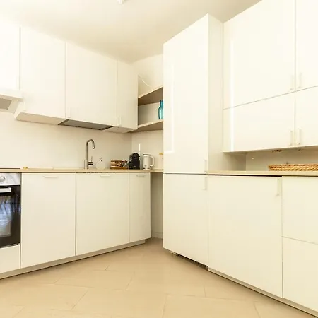 Apartment Sunny Retreat Near Metro, 12 Min To Duomo
