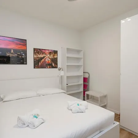 I Host - Pomponazzi Iris * מילאנו