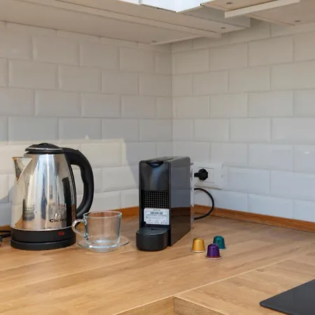 I Host - Pomponazzi Iris * מילאנו