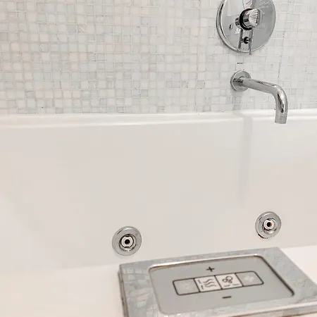 Mac Mahon Apartment