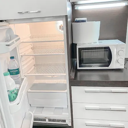 Mac Mahon Apartment *