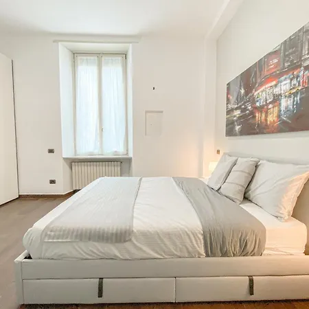 Mac Mahon Apartment *