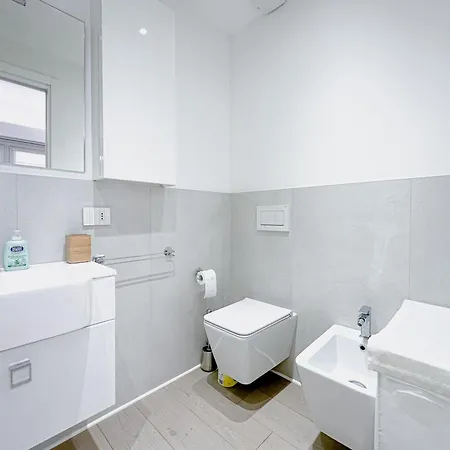 Guesthost - Cozy Flat In Darsena Close To Navigli アパート *