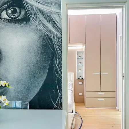 Guesthost - Cozy Flat In Darsena Close To Navigli ミラノ
