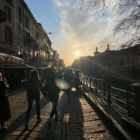 Guesthost - Cozy Flat In Darsena Close To Navigli