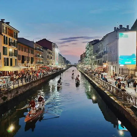 Guesthost - Cozy Flat In Darsena Close To Navigli アパート