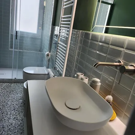 Art Deco Near Metro&navigli Apartament