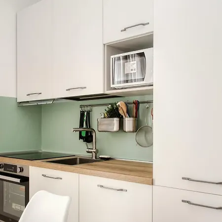 Cozy Modern Near Metro, Wifi Ac ミラノ