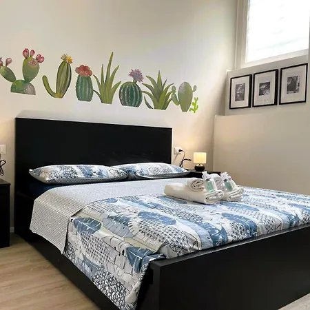 Elegante In Tricolore Apartment