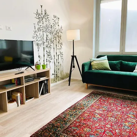 Apartment Elegante In Tricolore