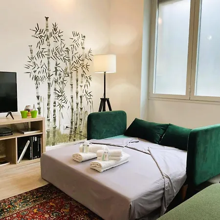 Elegante In Tricolore Apartment *
