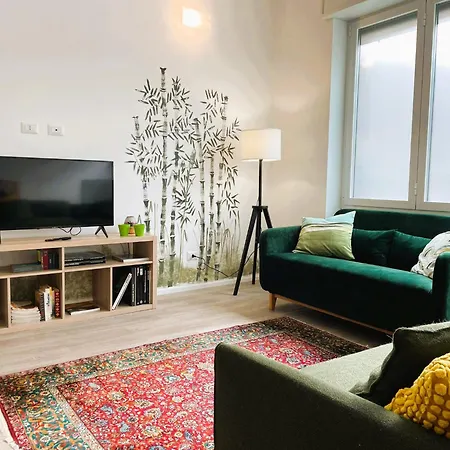 Elegante In Tricolore Apartment Milan