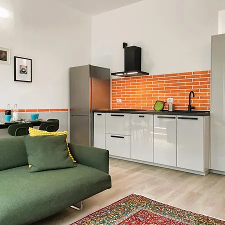 Elegante In Tricolore Apartment *