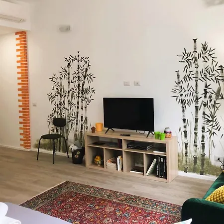 Elegante In Tricolore Apartment Milan