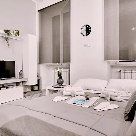 Wonderful Near Station - Daniele Apartmán Milán