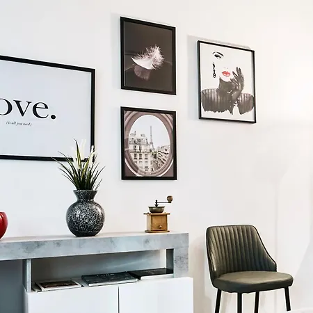 Apartment Wonderful Near Station