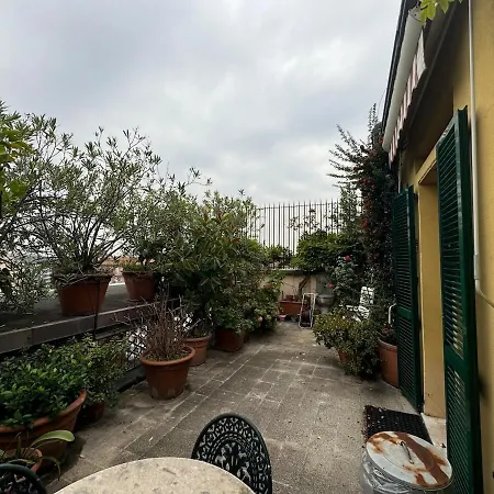 Penthouse With Duomo View شقة *