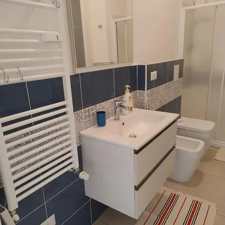 Renovated Near Metro And Station - Laurana * Milánó