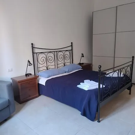 Renovated Near Metro And Station - Laurana Milánó