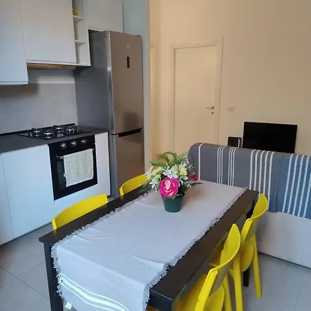Renovated Near Metro And Station - Laurana * Milánó