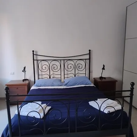 Apartman Renovated Near Metro And Station - Laurana