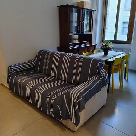 Apartman Renovated Near Metro And Station - Laurana *