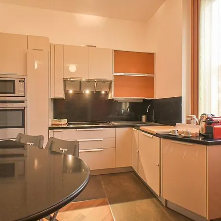 Comfortable And Strategic In The Center Of