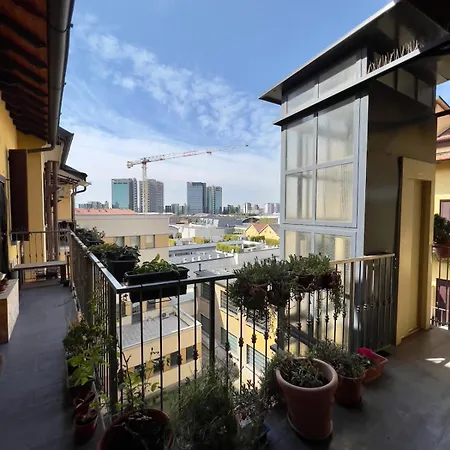 Navigli Ultimo Piano Apartamento