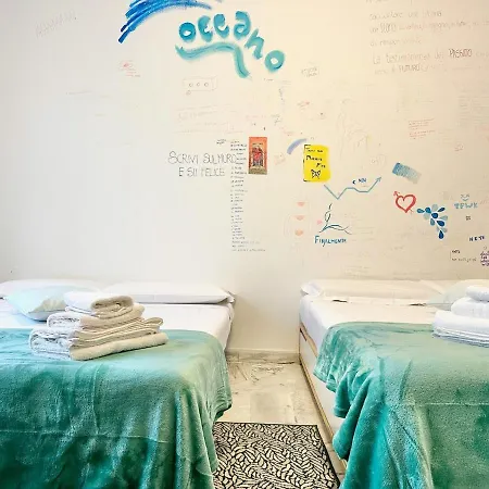 Golden Luxe - Graffiti House Milán