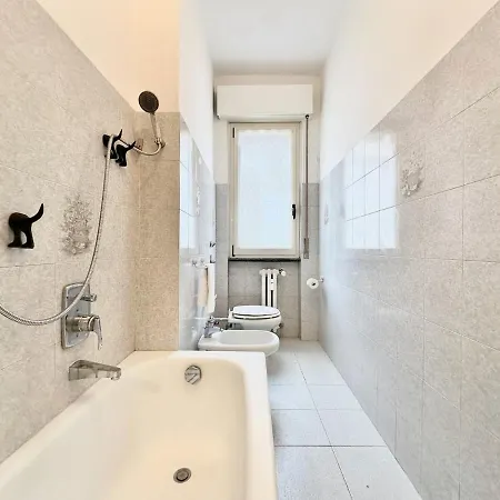 Golden Luxe - Graffiti House *