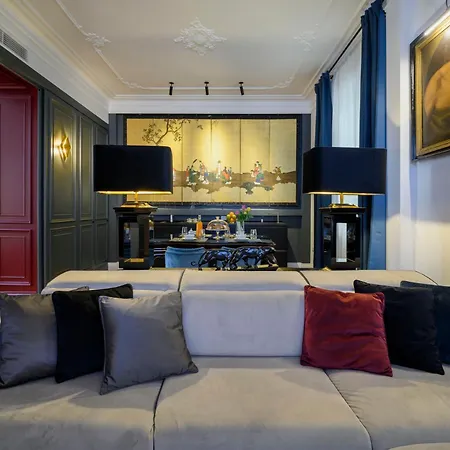 The Rent - Refined One-bedroom In The Historic Center Apartment *