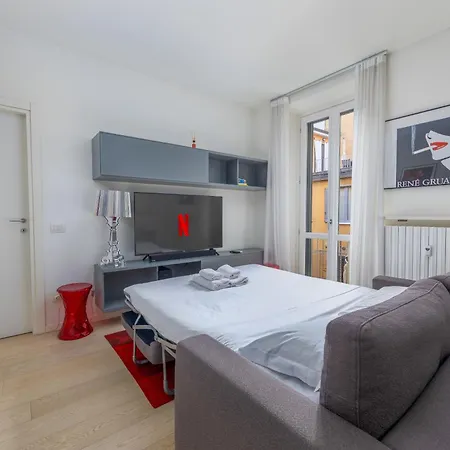 Kramer House, In The Fashion District!