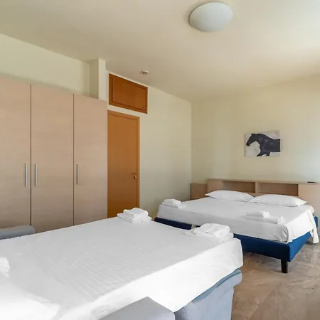 Mi Casa Fraschini アパートホテル 3*