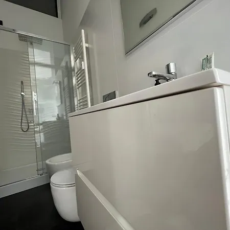 Bellissima Con Bagno Privato Citylife - Sempione Alloggio in famiglia Milano