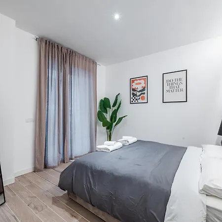 Urban Garden Flat In Modern Style Apartment *