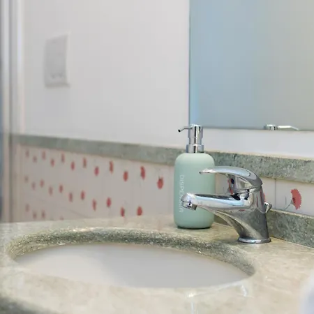 Citylife - Exclusive Skyline View Near The Metro Apartment