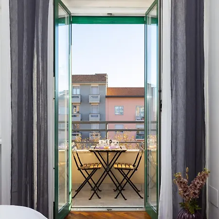 Citylife - Exclusive Skyline View Near The Metro Apartment