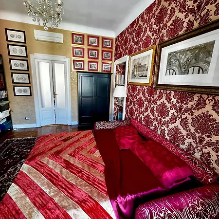 Charming Elegant In Historic Art Nouveau Building, 3* Milan