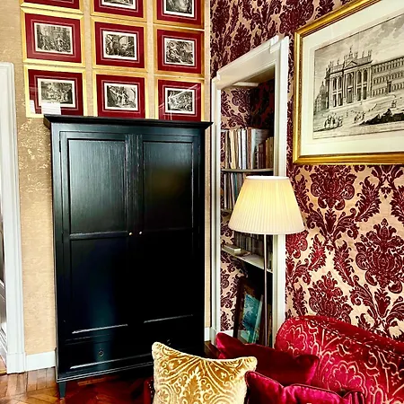 Charming Elegant In Historic Art Nouveau Building, Отель типа 