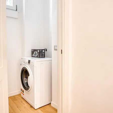 Walk To Navigli - Via Gola - 2 Bedrooms *