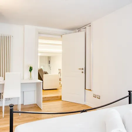 Walk To Navigli - Via Gola - 2 Bedrooms Apartment *