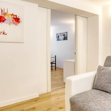 Apartment Walk To Navigli - Via Gola - 2 Bedrooms *