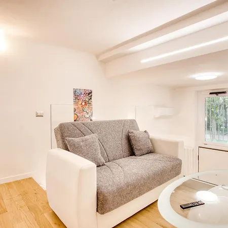 Walk To Navigli - Via Gola - 2 Bedrooms Apartment Milan